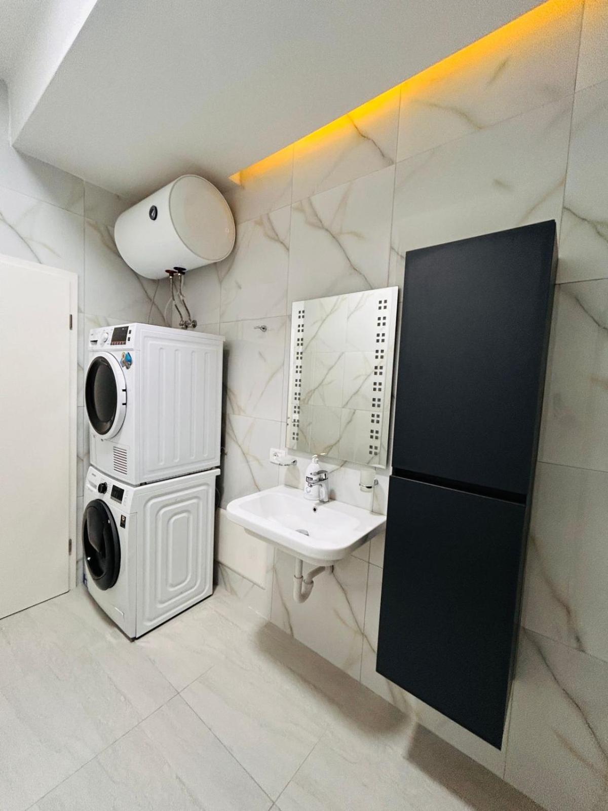 Picasso Apartment Тирана Экстерьер фото