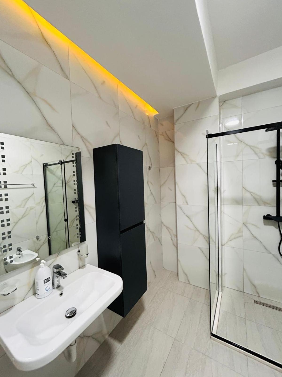 Picasso Apartment Тирана Экстерьер фото