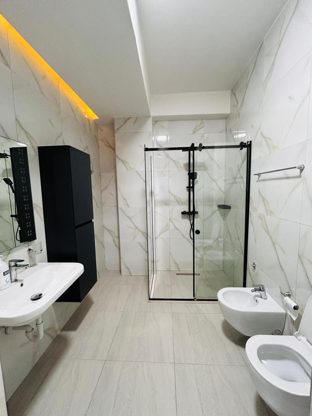 Picasso Apartment Тирана Экстерьер фото