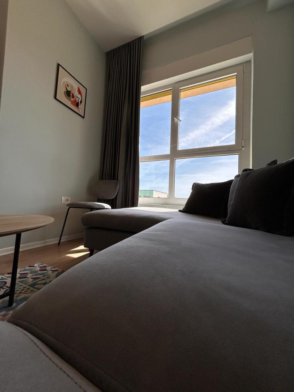 Picasso Apartment Тирана Экстерьер фото
